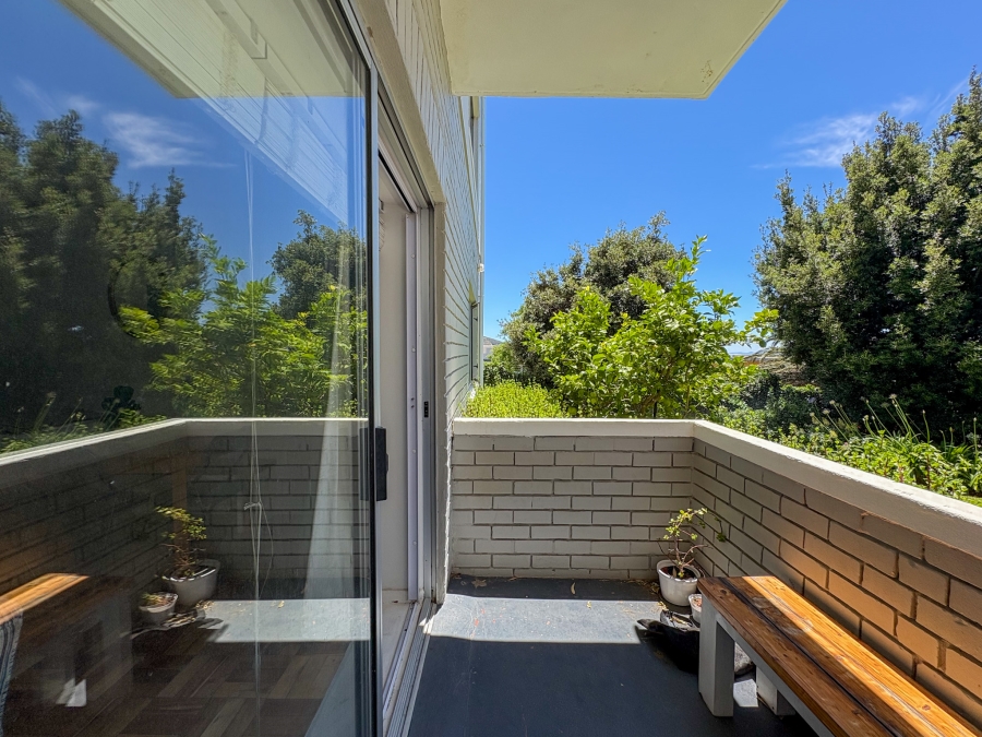 2 Bedroom Property for Sale in Vredehoek Western Cape